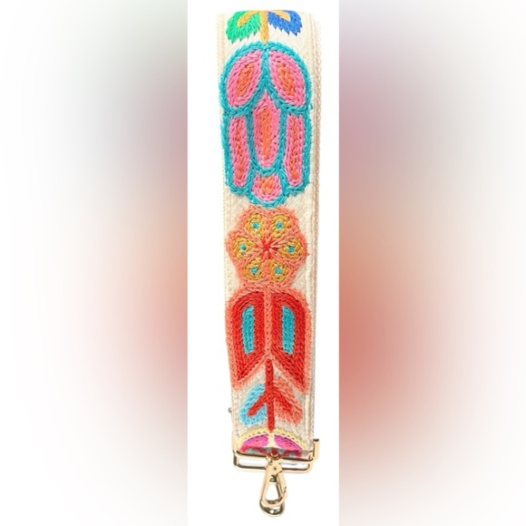 Boho Strap Embroidered Adjustable Guitar Camera Crossbody NEW - Picture 1 of 5